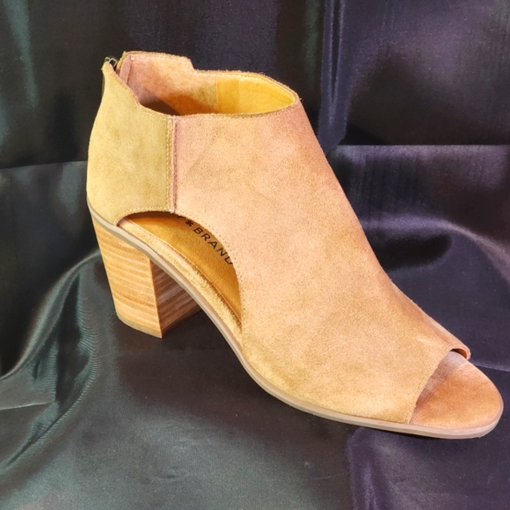 Lucky Brand Keight Ankle boots booties Toe Peek - EUC
